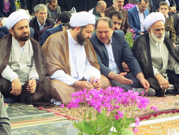 مراسم تحویل سال جدید در جوار قبور شهدا شهرستان فومن برگزار شد