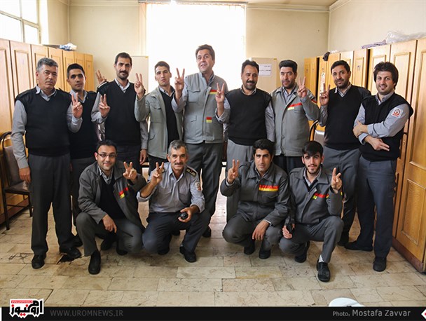 لحظه تحویل سال نو در محل کار مردان نجات/ پای کارند تا در آسایش باشیم