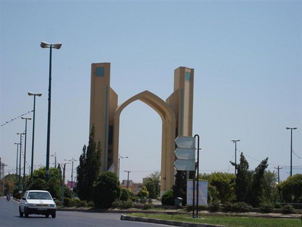 خوشحالم که لحظه تحویل سال وارد شهری شدم که معروف به دارالعباده است