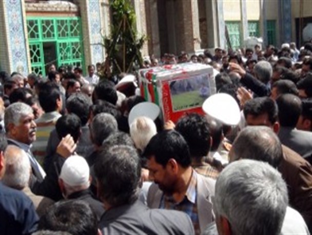 پیکر معلم شهید "جواد نوروزی" در زاهدان تشییع شد