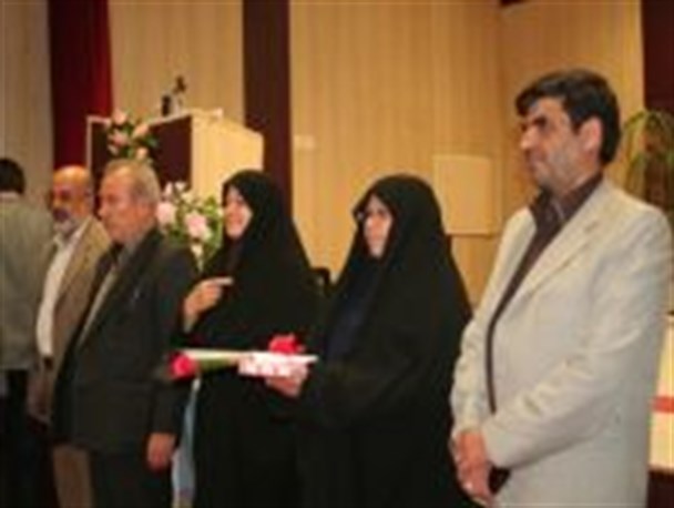 مراسم تجلیل از بانوان بنیاد شهید و امور ایثارگران همدان