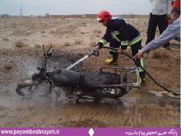 یک دستگاه موتور سیکلت در آتش خود خاکستر شد +تصویر