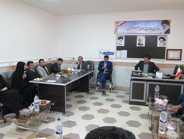 بازدید عضو کمسیون آموزش مجلس از آموزش‌وپرورش گرمه