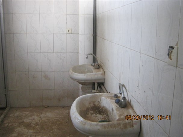 وضعیت نامناسب بهداشت سالن های ورزشی درشهرستان رودبار+عکس