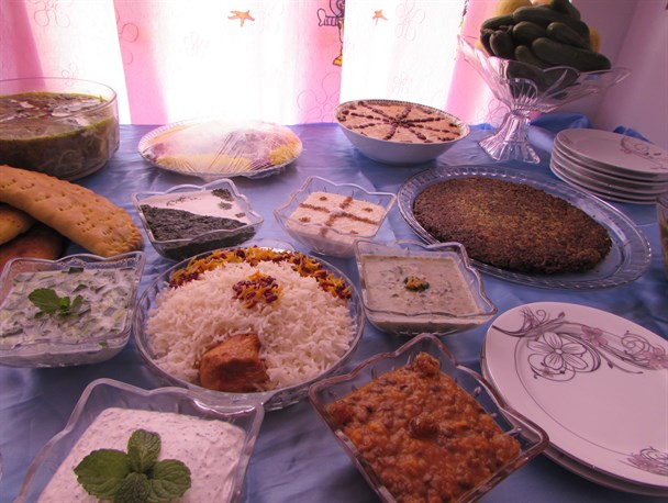 برگزاری نمایشگاه غذای روح در کنار جشنواره غذایی در کتابخانه برادران قربانی سه گنبد