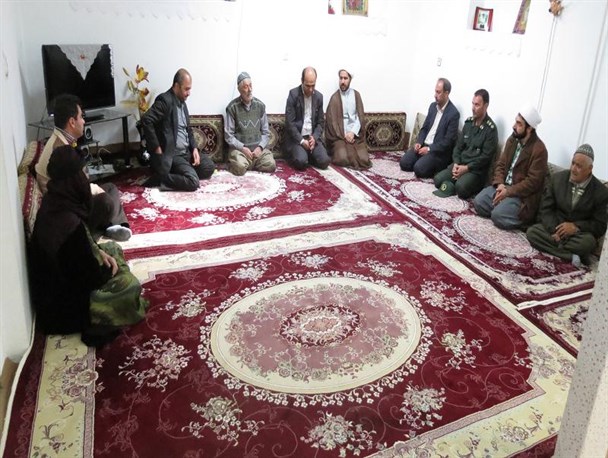 دیدار مسئولان دهگلان ازخانواده های معظم شهدا به مناسبت ولادت حضرت علی (ع)
