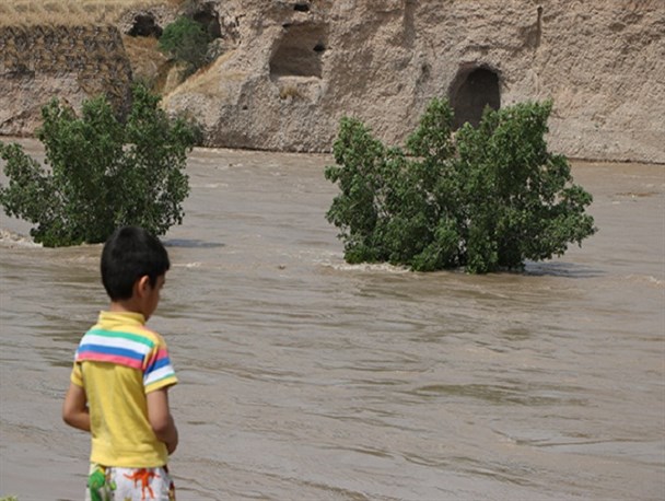 نجات ۴۰ خانوار گرفتار در سیلاب توسط هلال احمر دزفول