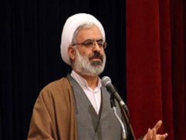 افرادی شعار پیروی از مقام معظم رهبری می دهند که در عمل اینگونه نیست