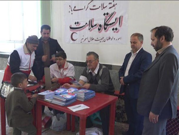 100 نفر از نمازگزاران نیری تست سلامت شدند