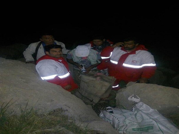 نجات چوپان در محاصره پلنگ پس از هشت ساعت/پزشکان گیرافتاده در کوه نیر نجات یافتند+تصاویر