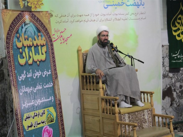 مسئول خائن ضربه بیشتری به اسلام می‌زند/ استفاده‌ی دشمن از ابزارهای رسانه جهت حمله به ذهن‌ها