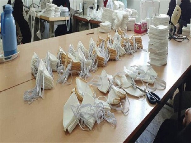 تولید ۶۰ هزار ماسک برای گروه های جهادی و نیازمندان / ۳۱۳ بسته غذایی و بهداشتی در مناطق محروم خرم آباد توزیع شد