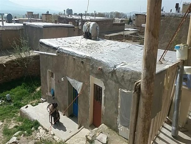 زندگی در اتاقکی کوچک با یک اُپِن مشترک برای حمام و آشپزخانه/ زندگی کدام مسئول چنین است؟