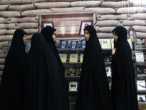 زنان دفاع مقدس بهترین الگو برای جوانان هستند