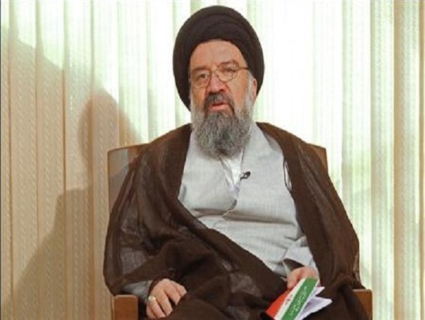مرزداری روحانیون در عرصه های فرهنگی و دفاعی/ شهدای روحانی افتخار تشیع و روحانیت هستند