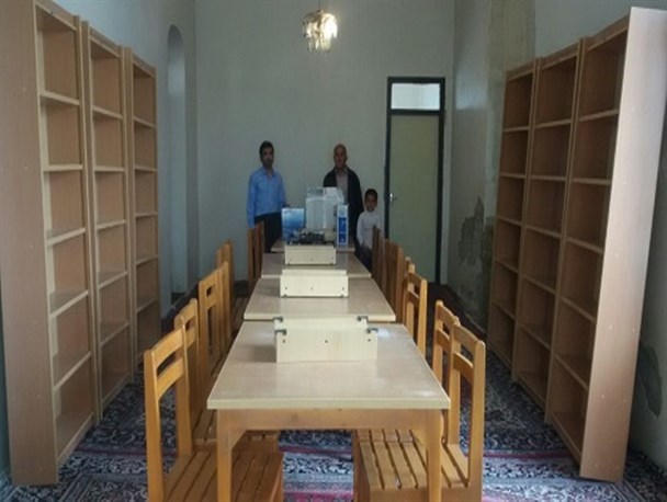 کمک 50 میلیون ریالی به کتابخانه روستای داشخانه