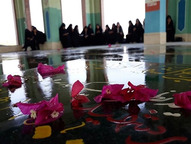 غبار روبی مزار شهدا به مناسبت سالگرد آزادسازی خرمشهر در اهرم+ تصاویر