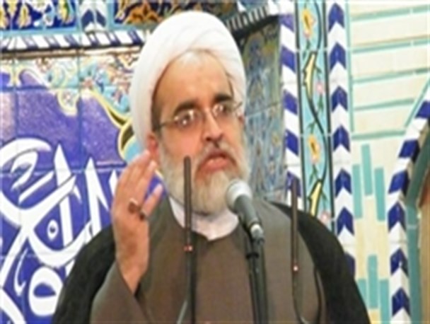 باید تدبیر علما و وحدت مسلمانان، قضیه داعش را به زودی روشن کند/یزد نیازمند کار بیشتر تبلیغات اسلامی است