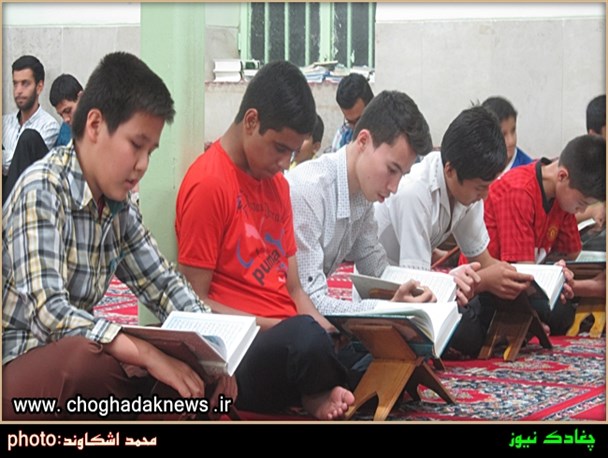 جذب حداکثری جوانان و نوجوانان به مسجد درشبهای ماه رمضان+تصویر