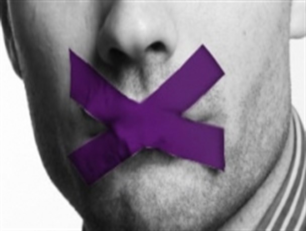 سکوت بنفش در برابر جیغ سبز