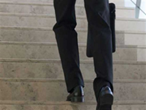 پله نوردی برای لاغر کردن مناسب است اما برای زانو نه!