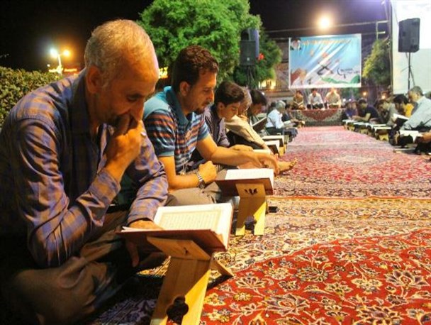 مراسم جزء خوانی قرآن کریم در میدان فرهنگ یزد به روایت تصویر