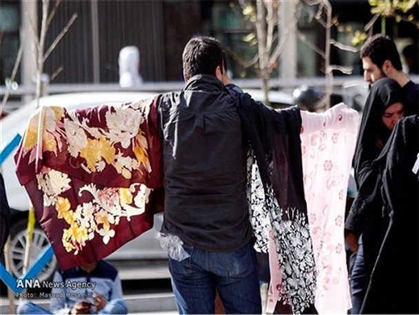 وقتی رونق دست فروشان پوشاک خارجی نان فروشندگان تولید ملی را سنگ می کند