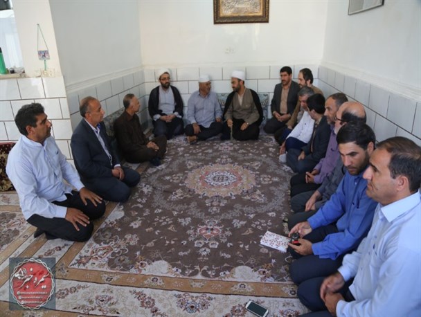دیدار مسئولان دره شهر با خانواده شهید شاخص اصناف استان/تصاویر