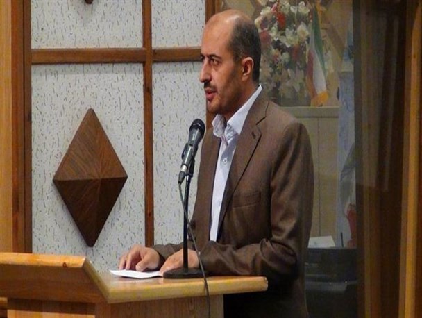 دشمن به دنبال تغییر هویت و تهی کردن انقلاب است