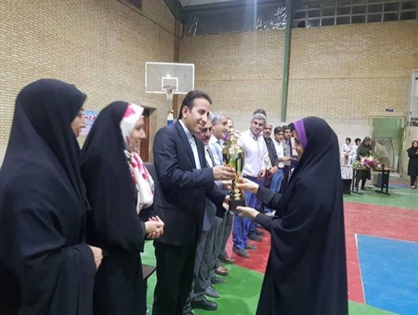 از بانوان ورزشکار تنگستان تجلیل شد+ عکس