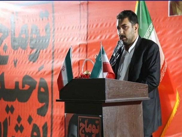 مجید آقازاده مجموعه شهرداری را با بیل شخم می‌زند/ شواری پنجم نسبت به تعیین تکلیف شهردار اقدام کند