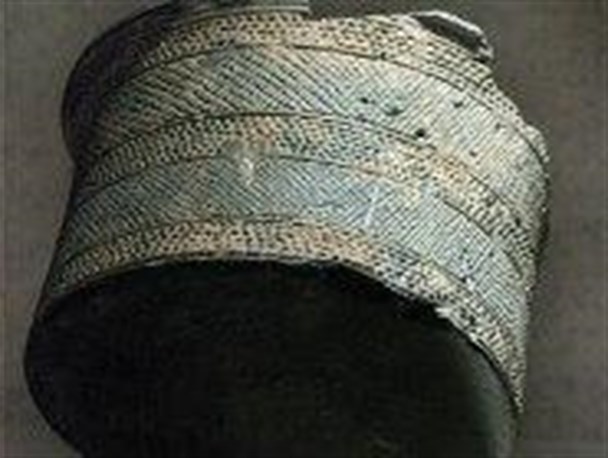 کشف دو سنگ قیمتی 2000 ساله در پارس آباد