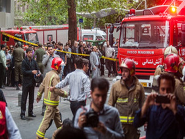 خودروی پژو 206 در همدان طعمه حریق شد