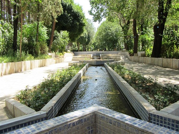 لحظاتی آرامش بخش در بوستان شهدای محراب دلیجان