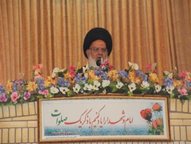 در کلان شهرها عده زیادی اموال بیت المال را حیف ومیل می کنند