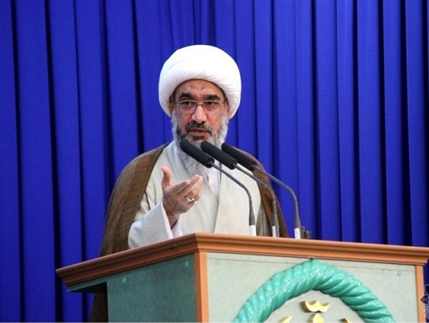اعتماد به آمریکا اعتماد به سراب است/ مسئولین فضا را برای فعالیت دانشمندان فراهم نمایند