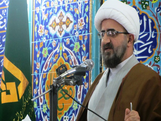 حقوق های نجومی باید از حلقوم متعرضان به بیت المال بیرون کشیده شود/بی اعتمادی مردم به نظام خطری جبران ناپذیر دارد