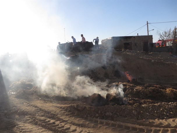 آتش‌سوزی گسترده در روستای خاخیان درگز خاموش شد+تصاویر