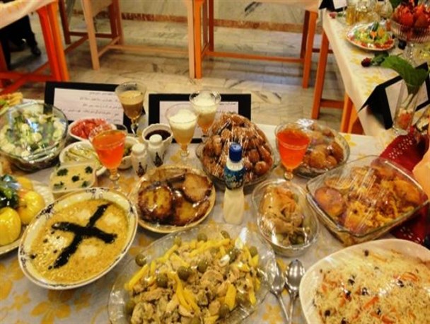 جشنواره ای به رنگ همدلی/ خیرینی که با فروش غذا به کمک بیماران می روند