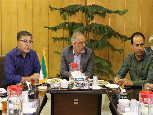 لزوم استفاده از گونه‌های گیاهی سازگار با کم‌آبی در توسعه فضای سبز مبارکه
