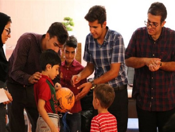 همدلی دانشجویان رفسنجانی با کودکان اوتیسمی