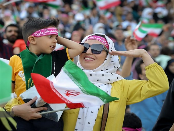 سرودی که از قلب لندن تا تانزانیا به گوش می‌رسد/ حالا همه جا «سلام فرمانده» می‌خوانند