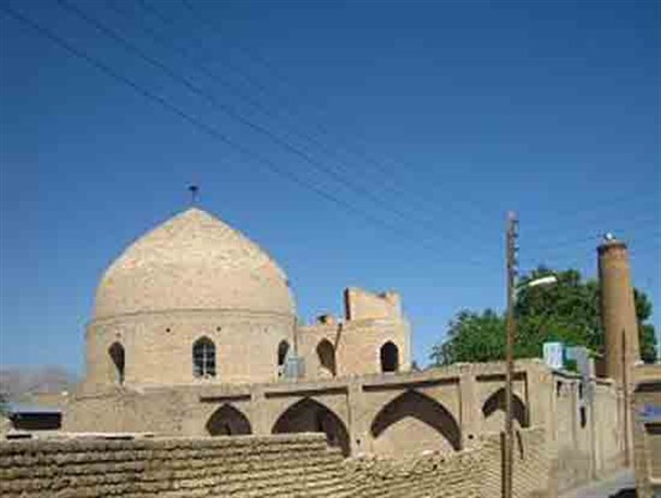 با جذب جوانان به مسجد ، از حضورشان در محیطهای آلوده بکاهیم