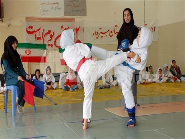 درخشش دانش آموزان بجنوردی در مسابقات بین المللی کاراته