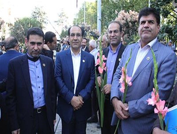 ادای احترام مدیرکل آموزش و پرورش استان به مقام حکیم بزرگ، بوعلی سینا +تصایور