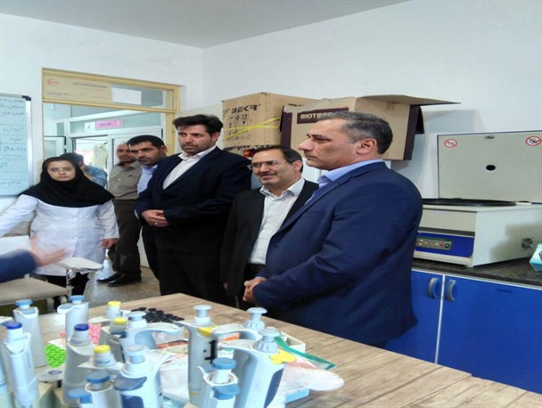 بازدید فرماندار هریس از بیمارستان شهرستان به مناسبت روز پزشک