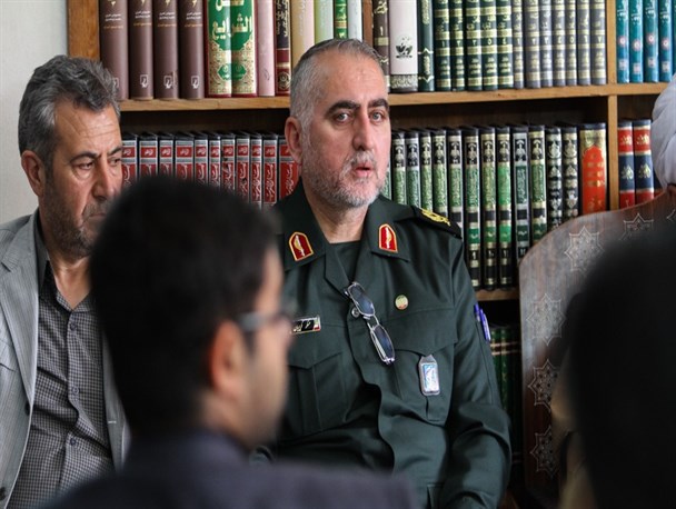 راه انقلابی ماندن مقابله با جریان اشرافی‌گری است
