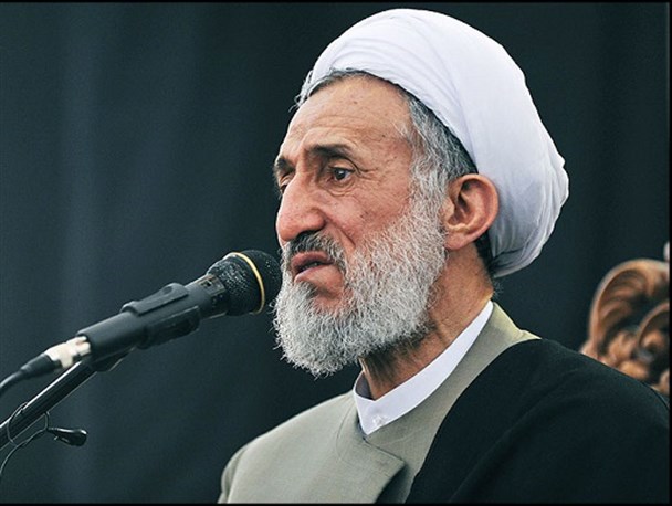 افراد آلوده به مال‌های حرام حق ورود به مناصب دولتی را ندارند/ گلایه یک مسئول از هجمه علیه مدیران فیش‌های نجومی در حاشیه نماز جمعه!