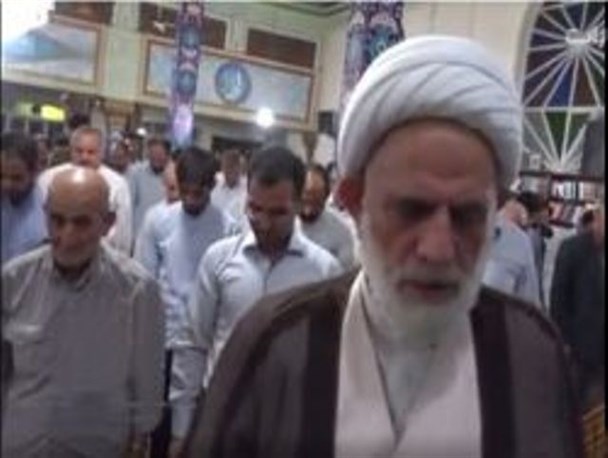 امام جماعتی که 51 سال است نماز جماعت برپا می کند+فیلم