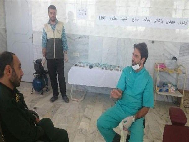 چشیدن طعم شیرین خدمت در مناطق محروم/ تجهیز بخش دندانپزشکی درمانگاه روستای ابرسج با هزینه شخصی